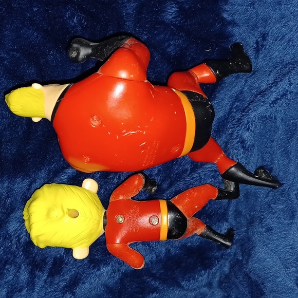 3 McDonald's Incredibles Figurines - Picture 4 of 5